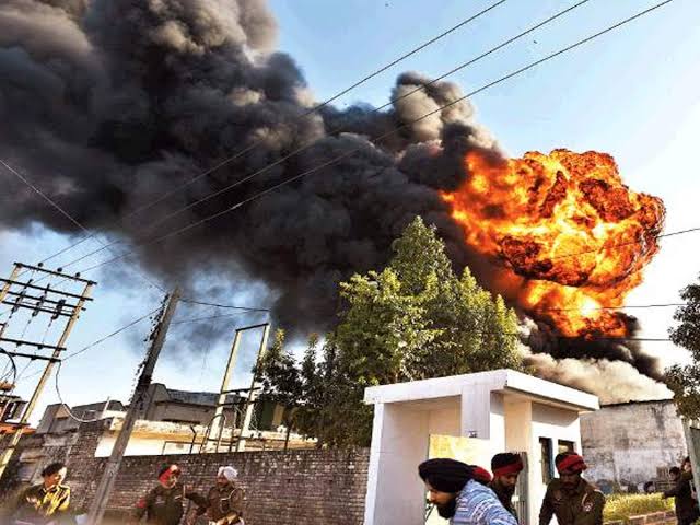 2 laborers died in the fierce fire after the explosion in the chemical factory of Panchmahal