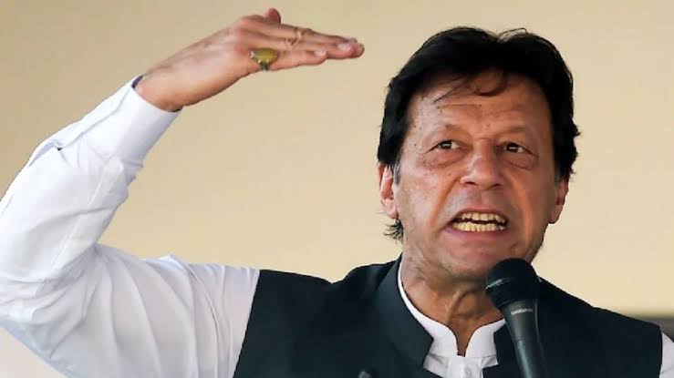 Imran Khan reached Rawalpindi to rally with a team of doctors