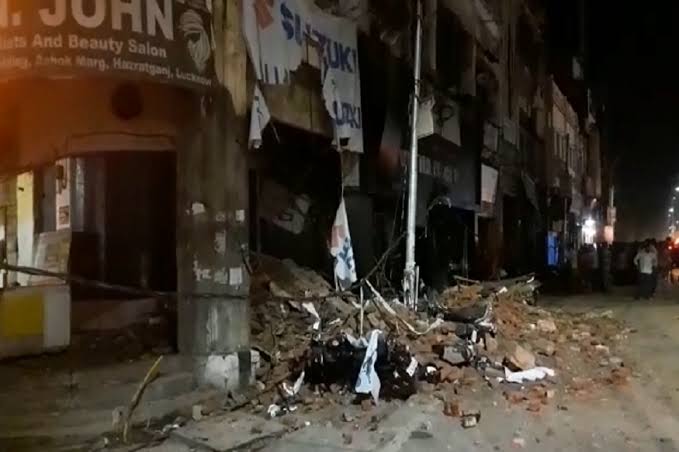 4-storey residential building collapsed in Lucknow, many trapped, relief work underway