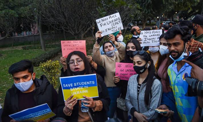 MEA : Over 470 Indian students ready to leave Ukraine via Romania