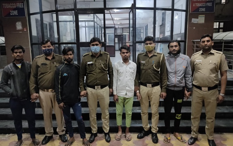 Four Robers have been arrested and the Robbed Items have been recovered by the Jyoti Nagar Police , North East District within hours