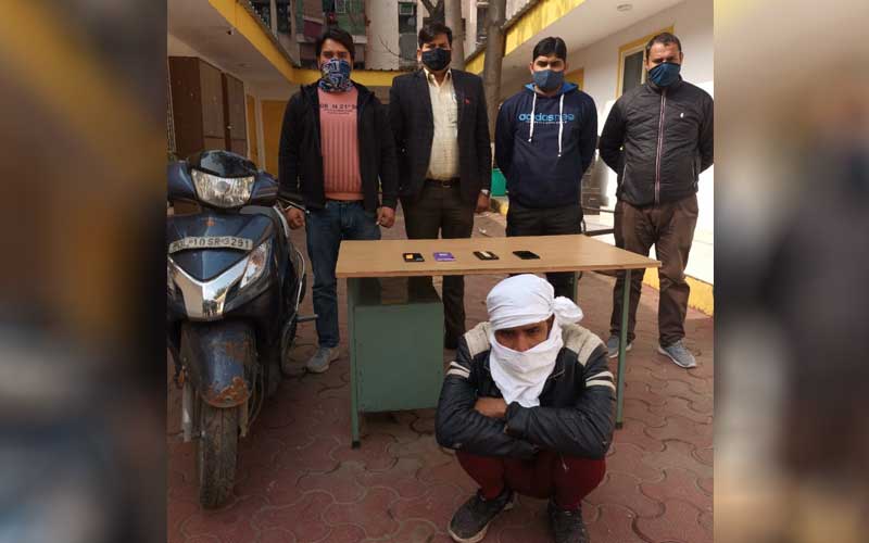 South West District Delhi Police arrested active snatcher, recovered mobile phones, scooty
