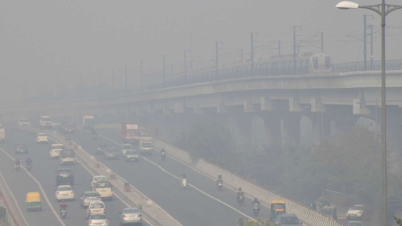 Delhi's air is very bad, air quality in the red zone category