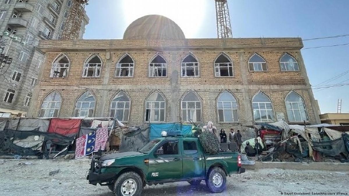 Breaking Afghanistan Bomb Blast News  - Suicide Blast Outside Afghan Ministry in Kabul
