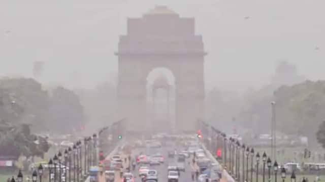 Air Pollution: Due to the ban of BS-3 and BS-4 vehicles, the traders of Delhi suffered an economic shock