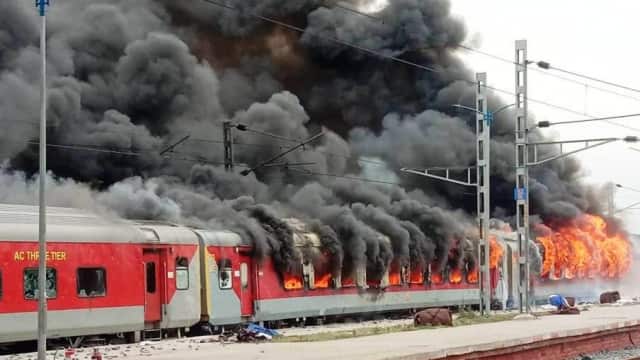 Protests over Agnipath scheme disrupt train services in Bihar and other states
