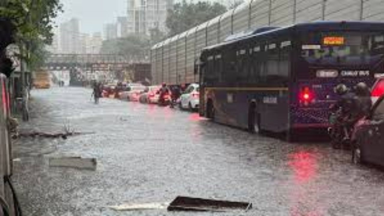 Mumbai Rain: Nariman Point Records 104 mm in One Hour, City Faces Severe Waterlogging
