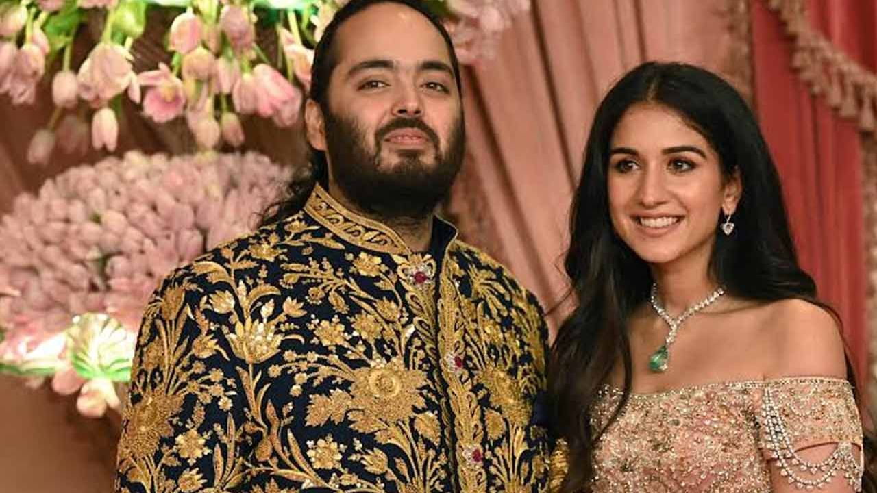 Shah Rukh Khan & Ranveer Singh Extend First Anniversary Wishes to Anant Ambani & Radhika Merchant