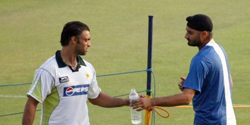 Shoaib Akhtar reacts to Harbhajan’s Walkover remark after Pakistan beats India in T20 World Cup