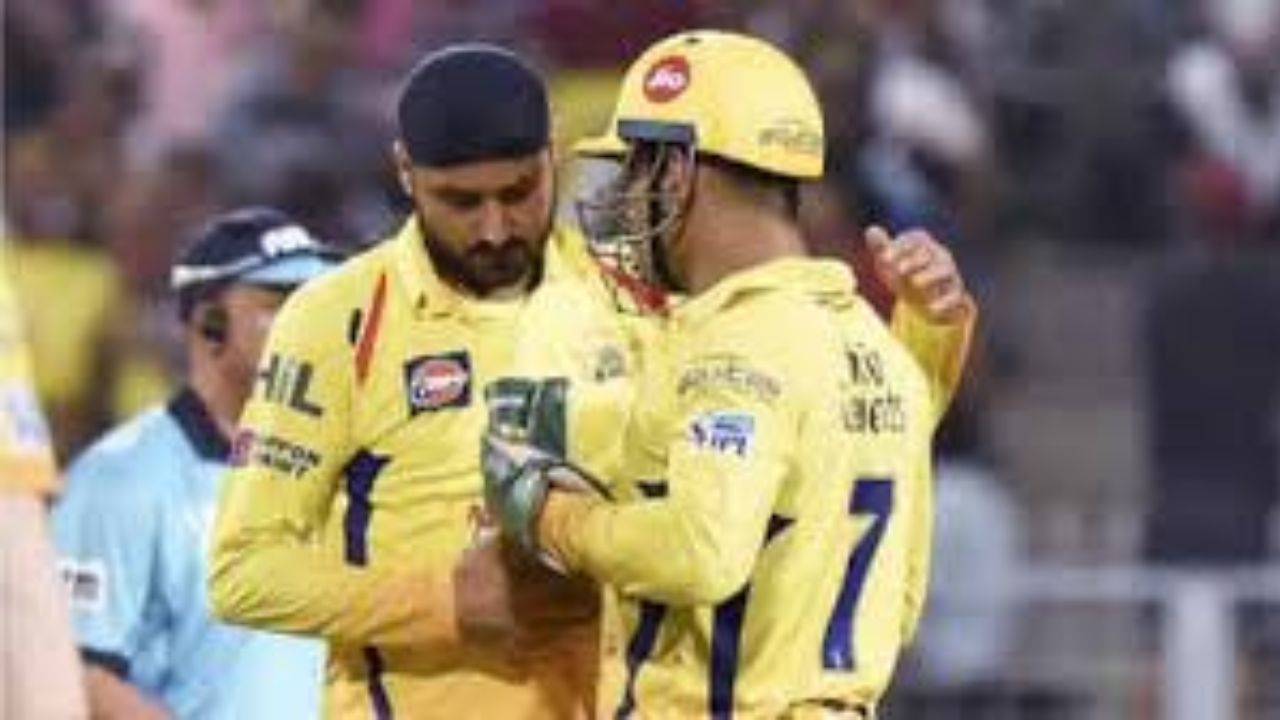 Harbhajan Observes Key Change in MS Dhoni’s Batting After Becoming Captain
