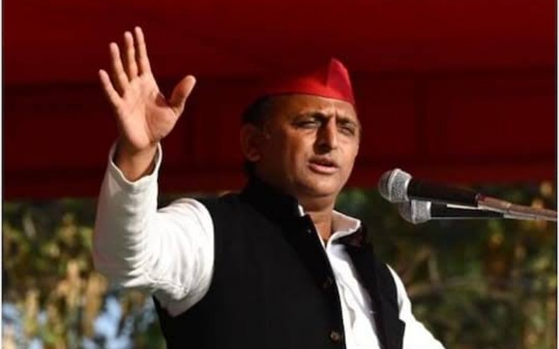 Akhilesh Yadav got insulted by an elderly man before the upcoming elections