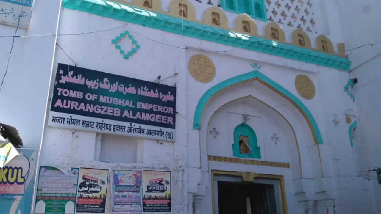 High Security at Aurangzeb’s Tomb After Hindu Outfit’s ‘Babri-Like Fate’ Threat in Sambhajinagar