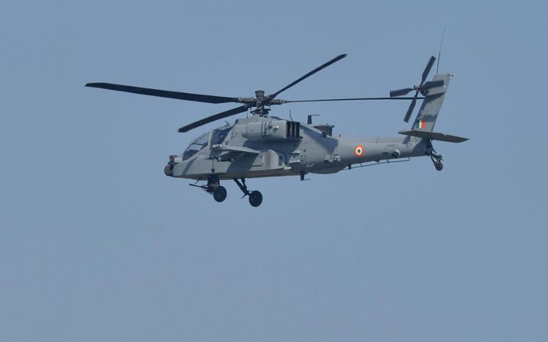 IAF Apache Helicopter Makes Emergency Landing in Ladakh: Latest Updates