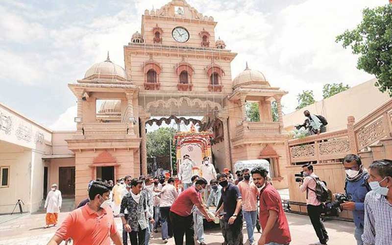 Rath Yatra begins in Ahmedabad and Odhisha amidst Covid curfew