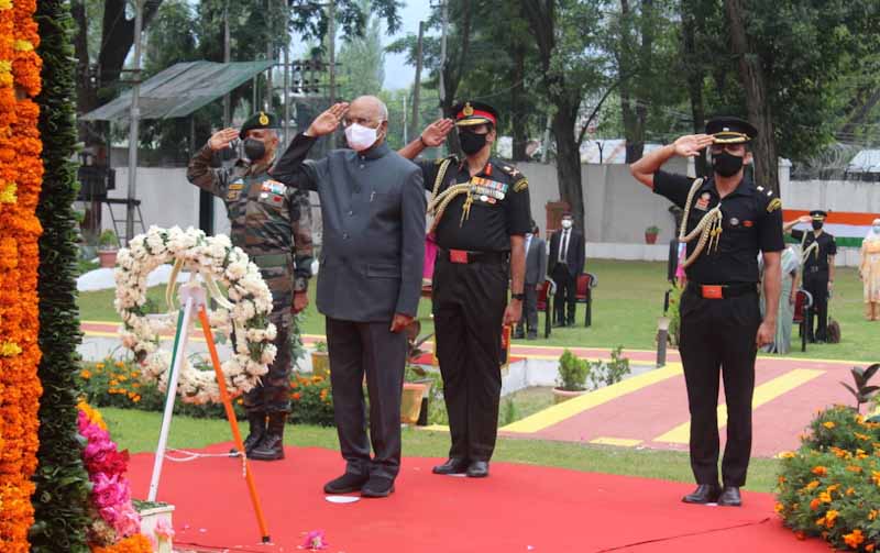 President, Prime Minister and Defence Minister pays homage to soldiers on Vijay Diwas