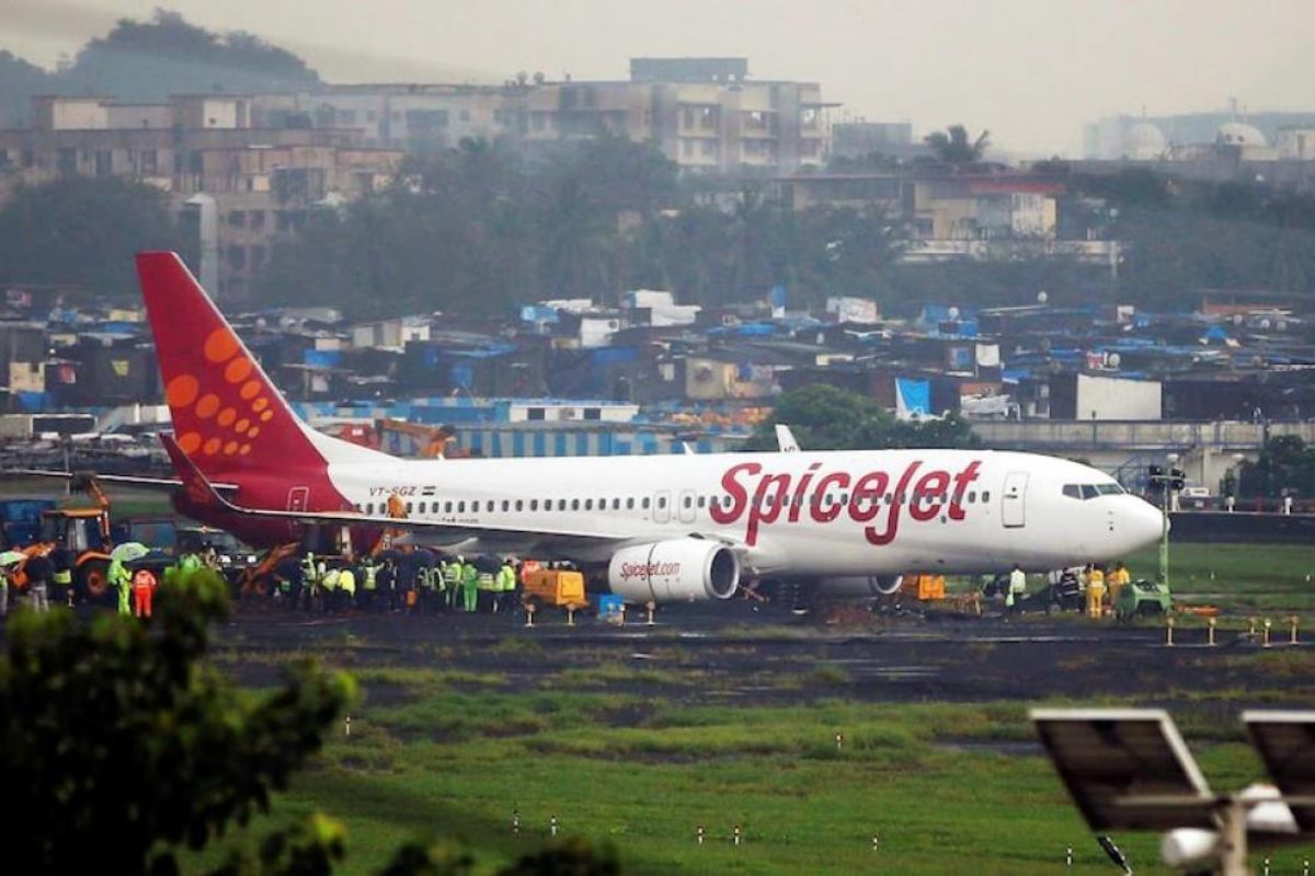SpiceJet Flight Delay: Kolkata to Bengaluru Passengers Stranded at Airport