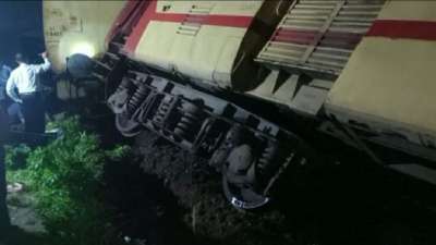 Major train accident in Ratlam, Madhya Pradesh, two coaches of passenger train derailed