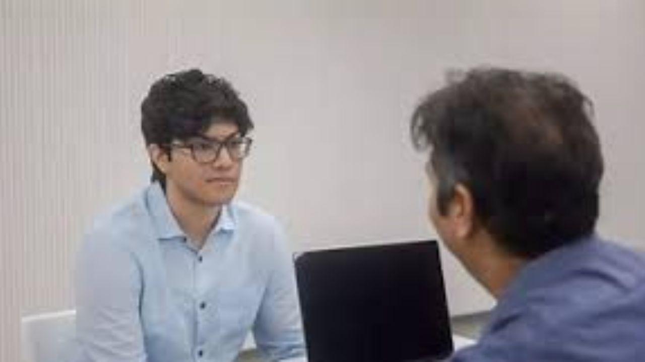 Man Rejected from Job for Arriving 25 Minutes Early to Interview — Sparks Debate on Punctuality