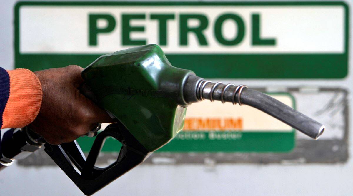 Petrol became cheaper in Delhi, Kejriwal government cut VAT by 8 Rs per liter