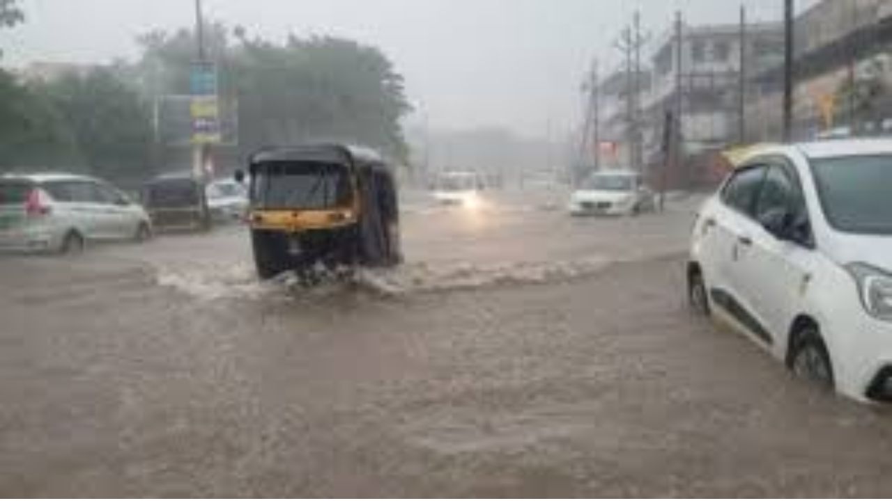 Delhi Weather Update: Thunderstorms Expected Today; IMD Issues Red Alert for Konkan & Goa