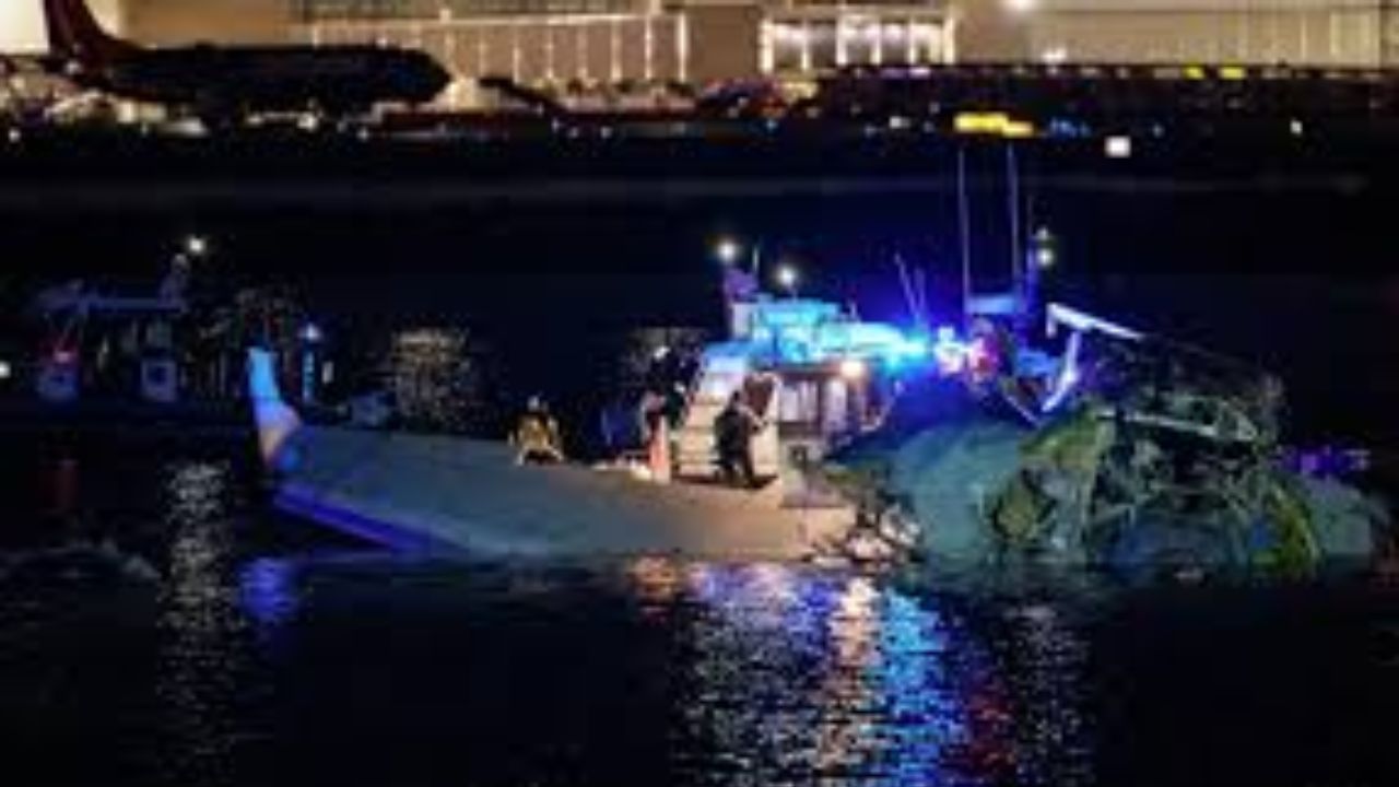 American Airlines Plane Crash in Washington DC: 28 Bodies Recovered, 64 Feared Dead | Latest Updates