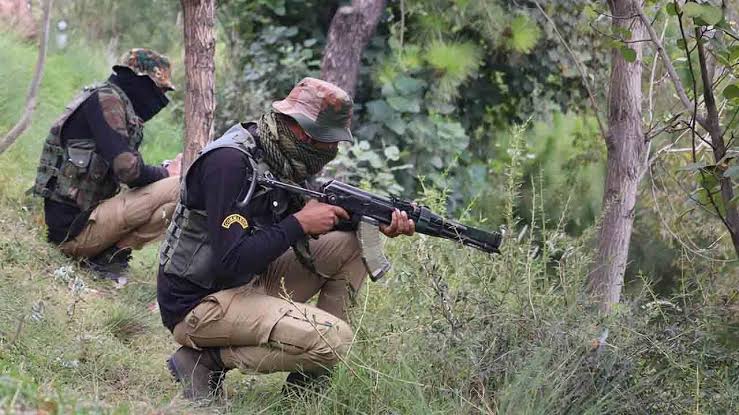 Encounter started between security forces and terrorists in Shopian, Kashmir, siege of terrorists
