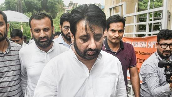 Amanatullah Khan Arrest: 24 lakh cash, illegal arms recovered