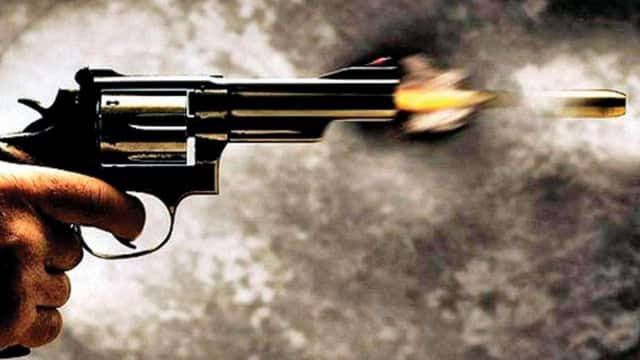 Bihar News : Indiscriminate firing in Yogapatti of West Champaran , Four including ward member were shot