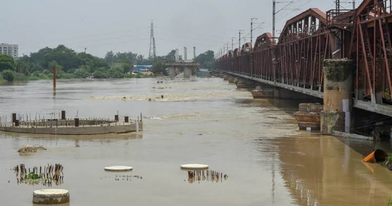 Delhi Flood Report: Yamuna River water level to rise above 207 meters tonight, people being shifted to safe places
