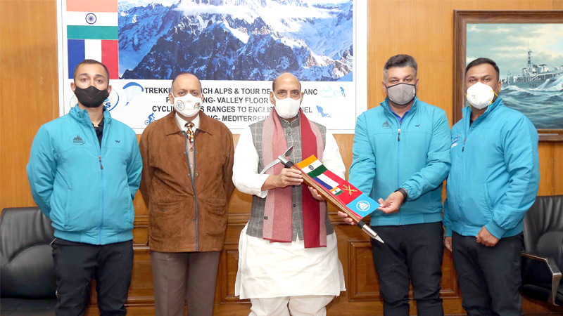 Defence Minister flags-in India’s first multi-dimensional adventure sports expedition 