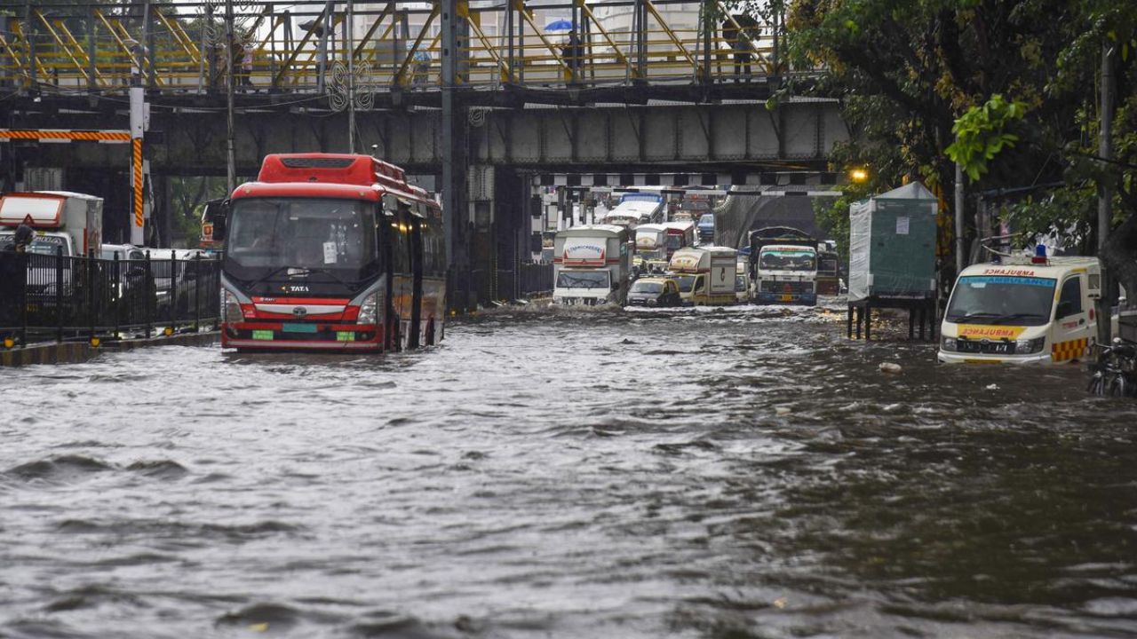 Heavy Rains Flood Mumbai, Daily Life Disrupted; IMD Issues Yellow Alert