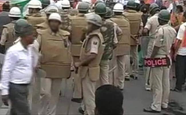 Police officer injured after country bomb exploded in court premises in Patna