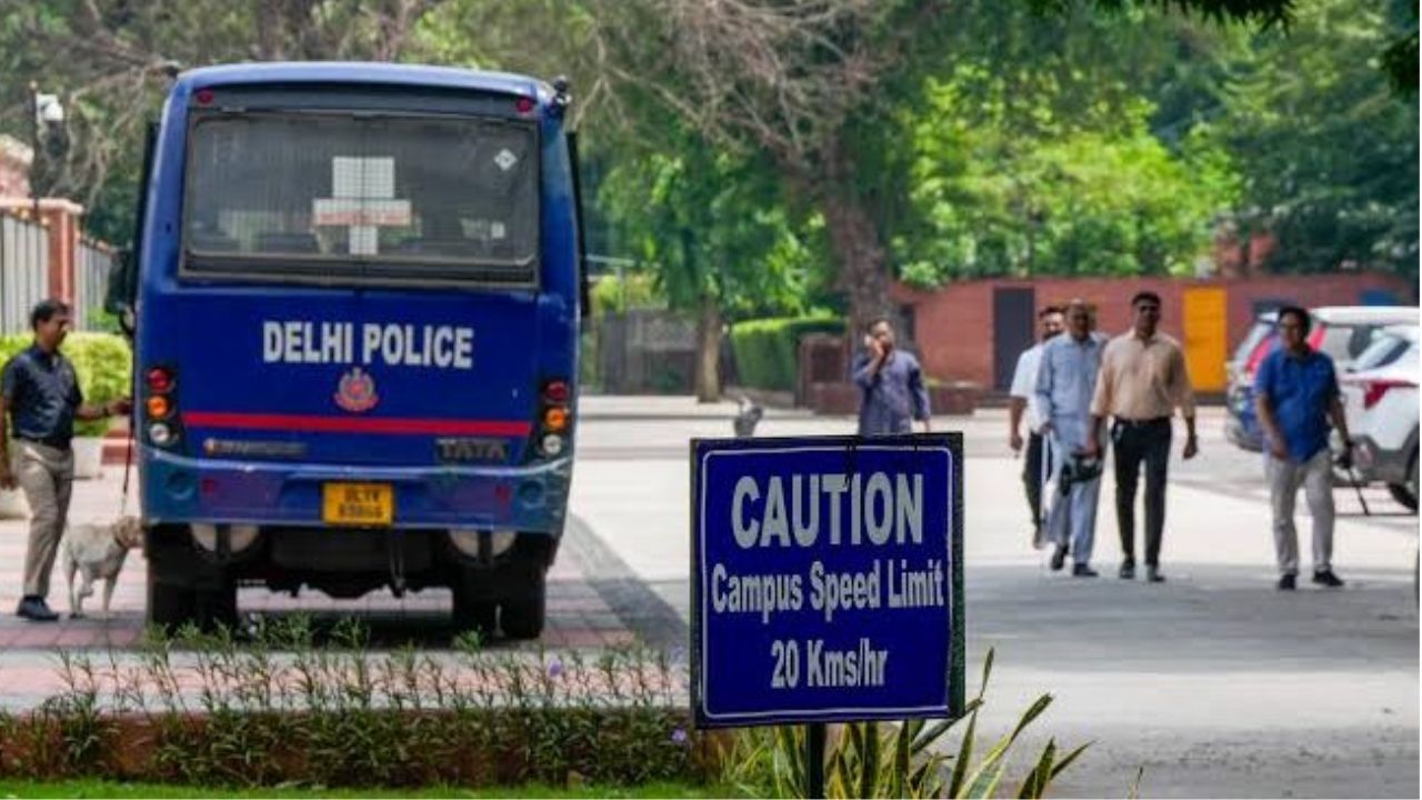 Delhi Schools Targeted in Bomb Threat: Police Launch Investigation