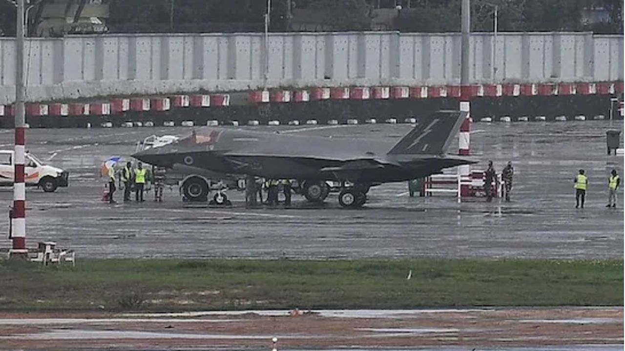 British F‑35 Fighter Jets Make Emergency Landing at Trivandrum Due to Low Fuel
