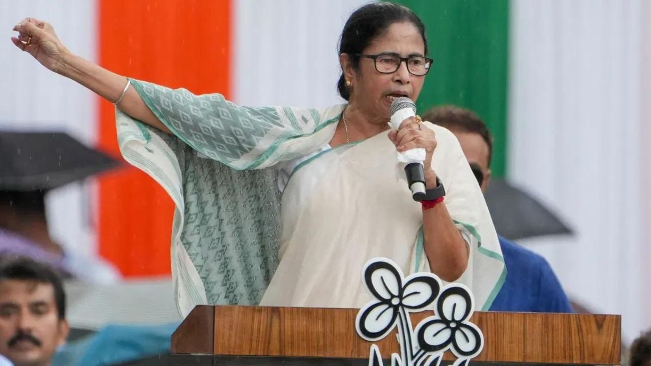 Mamata Banerjee Sets Condition for Handing Over Kolkata Doctor Rape-Murder Case to CBI