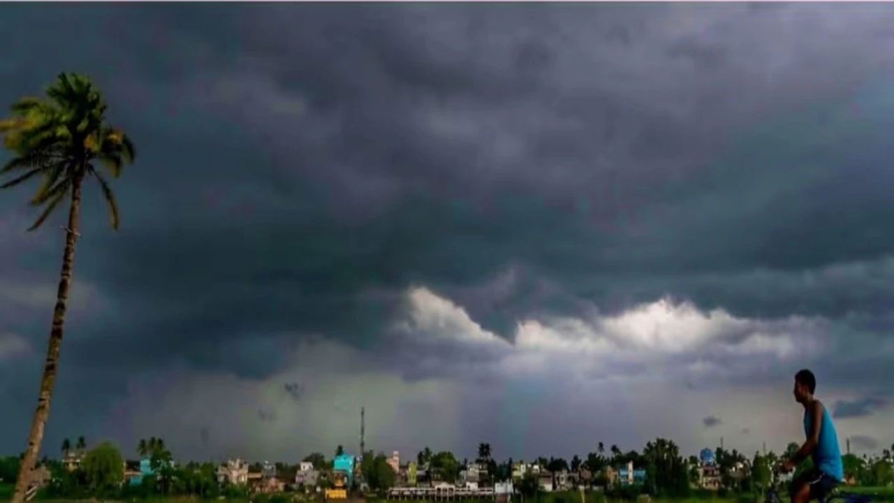 IMD Issues Rainfall Alerts for Mumbai, Bengal, and Delhi Amid Early Monsoon Onset