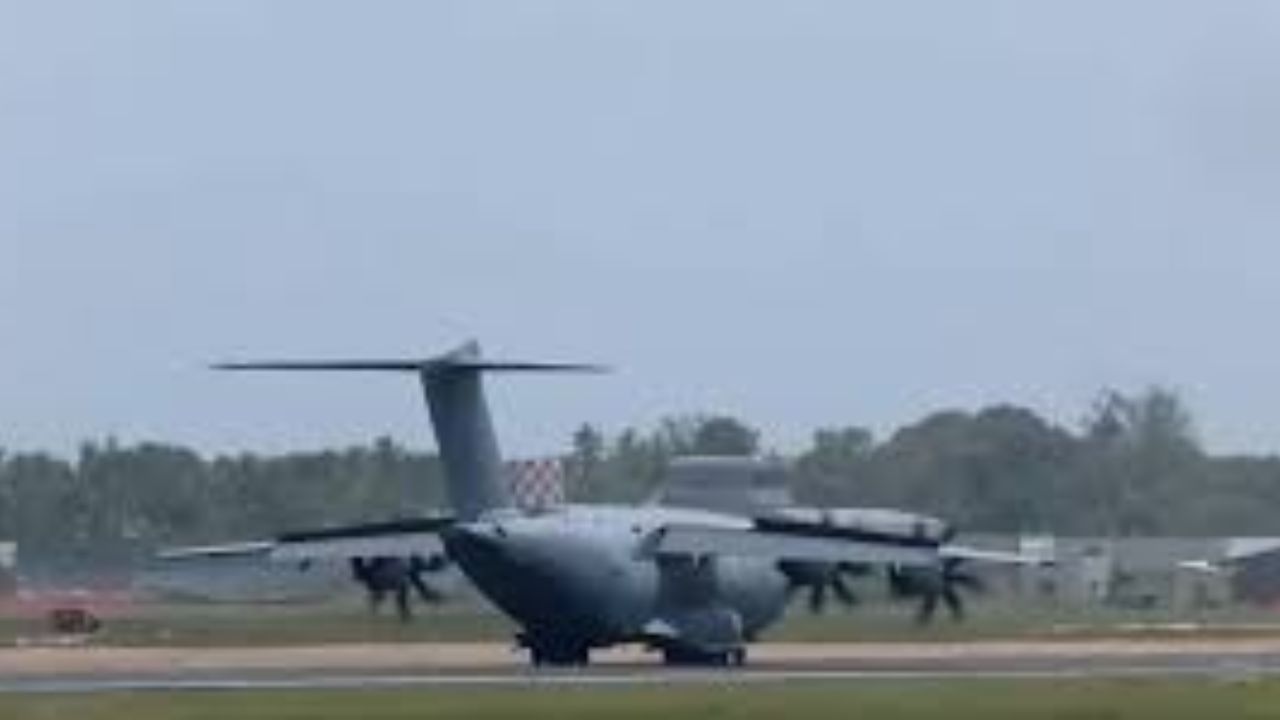 UK F‑35B Towed to Hangar at Thiruvananthapuram Airport