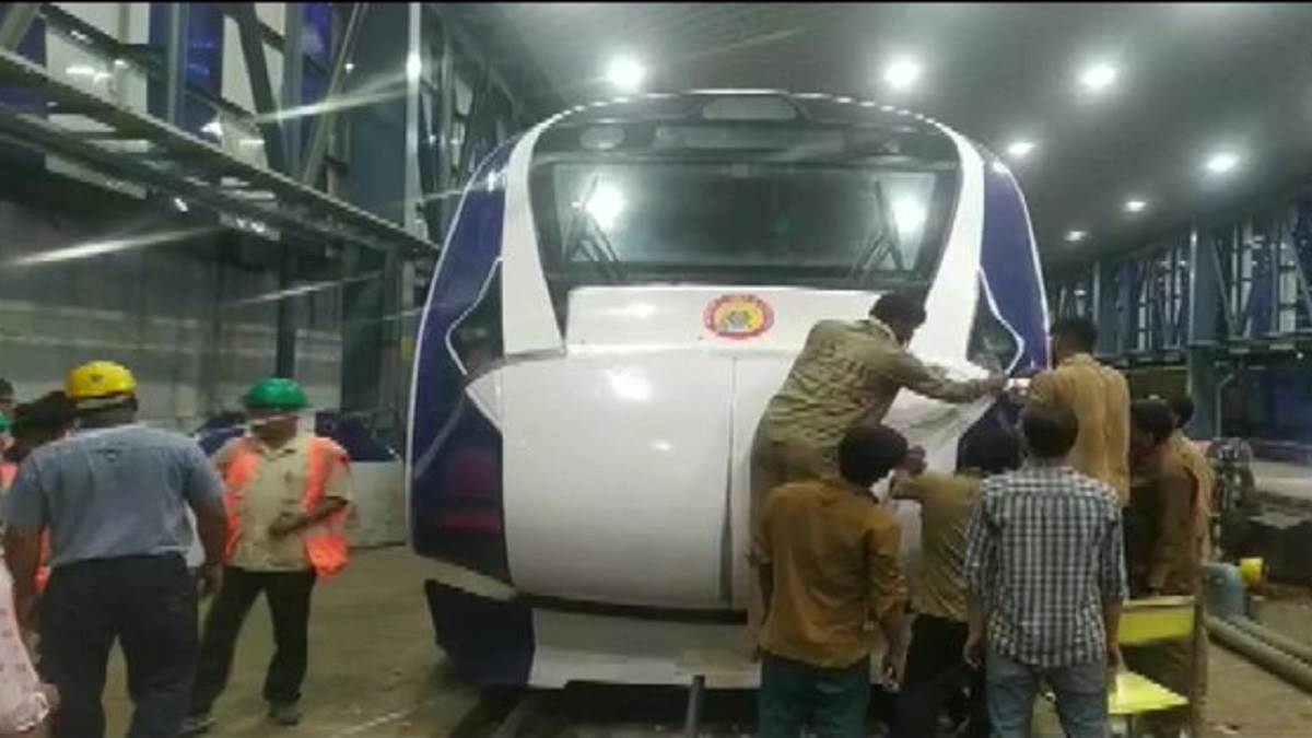 Vande Bharat Express: Vande Bharat Express back on track after the accident