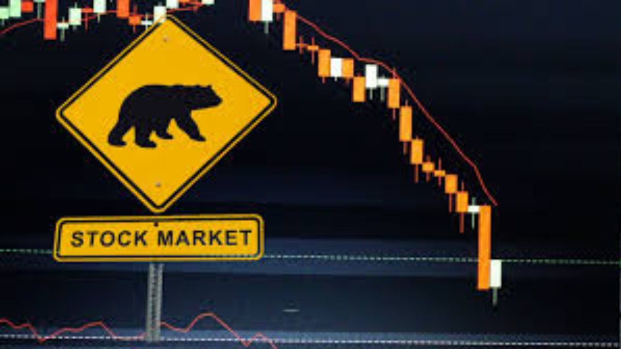Is market going lower, or is today's fall a healthy pullback? This is what professionals say