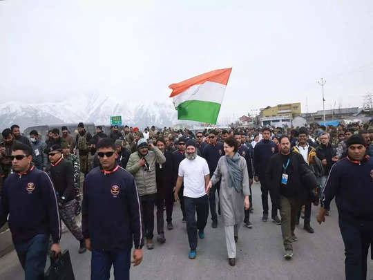 Rahul Gandhi hoisted the tricolor at Lal Chowk in Srinagar