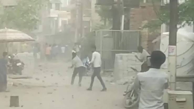 Stone pelting after Friday prayers, many people including policemen injured