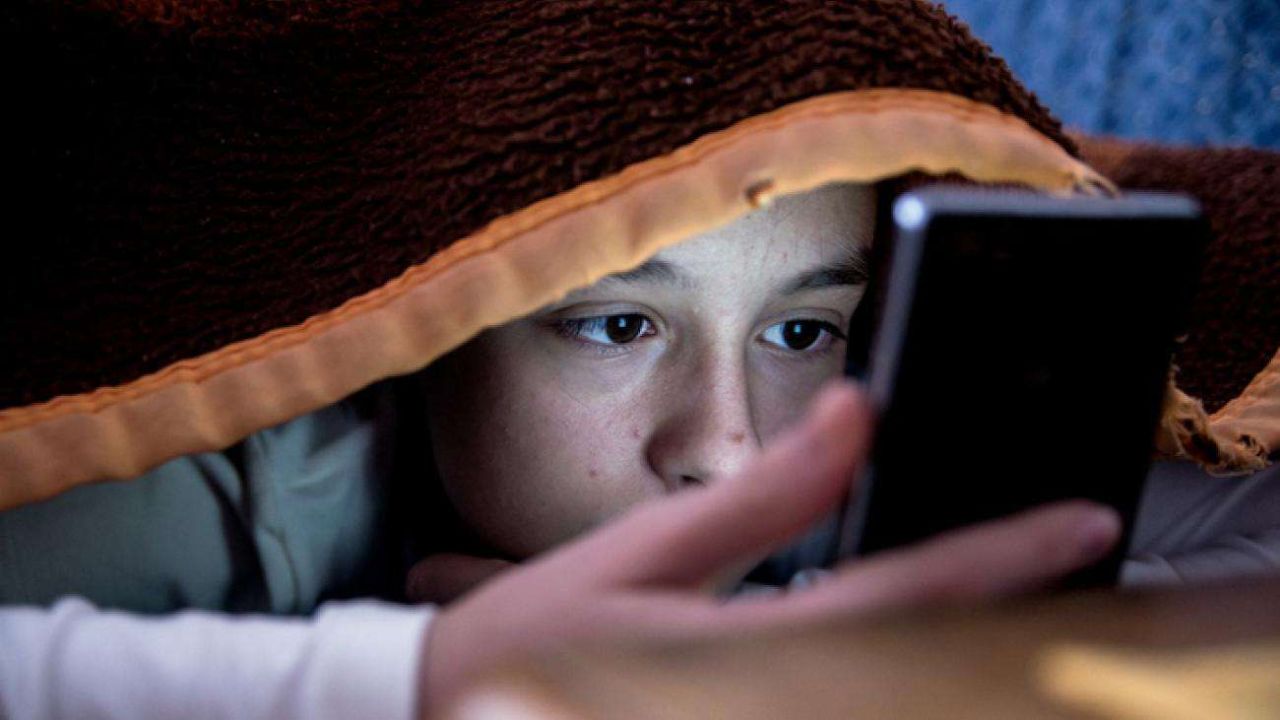Addiction to TikToks and Instagram Reels? Here’s What It Might Reveal About Your Childhood