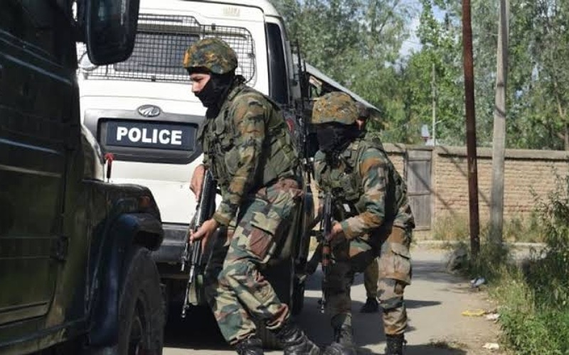 Terrorists attack in Saura area of Central Kashmir, Policeman and his daughter seriously injured