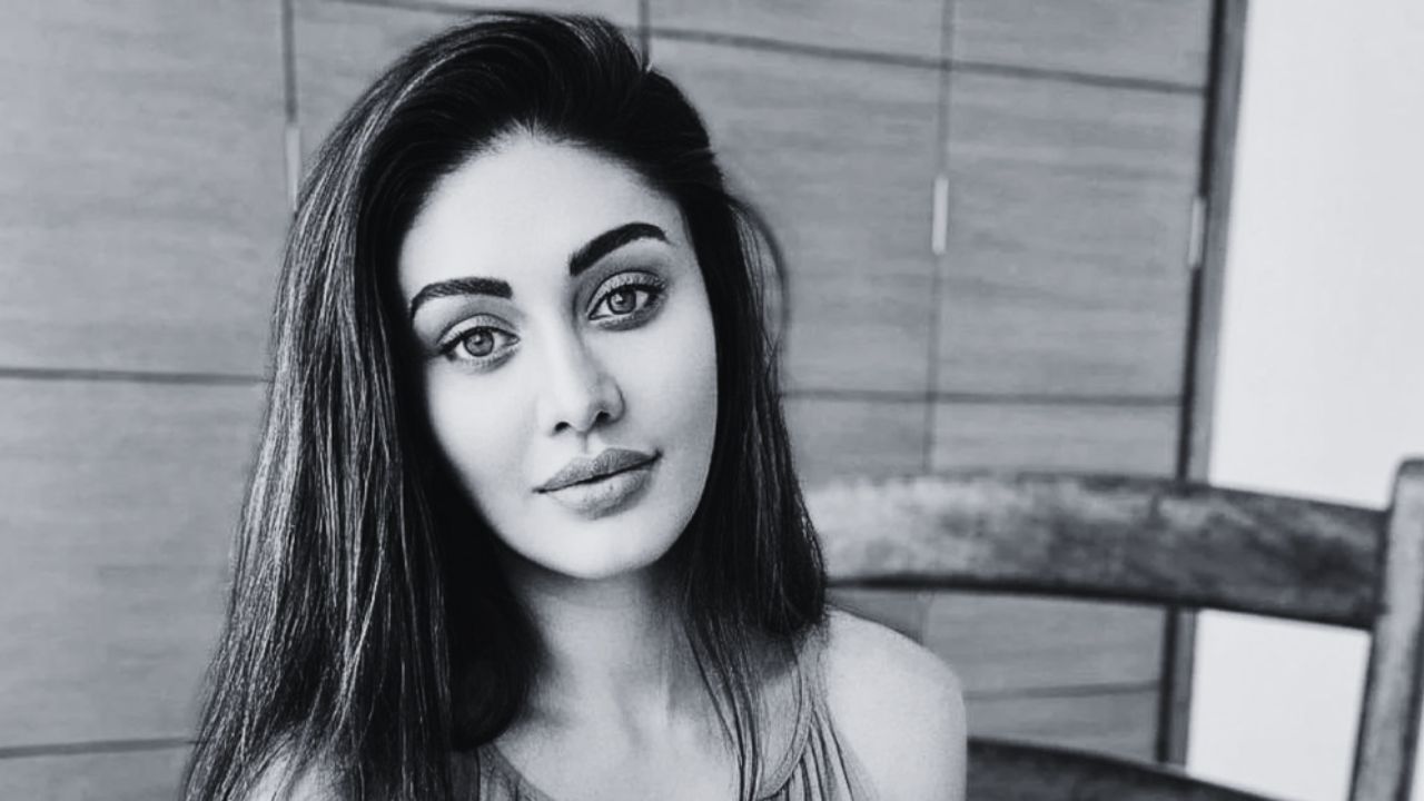 Shefali Jariwala Dies at 42: Remembering Her Iconic Cameo in Mujhse Shaadi Karogi
