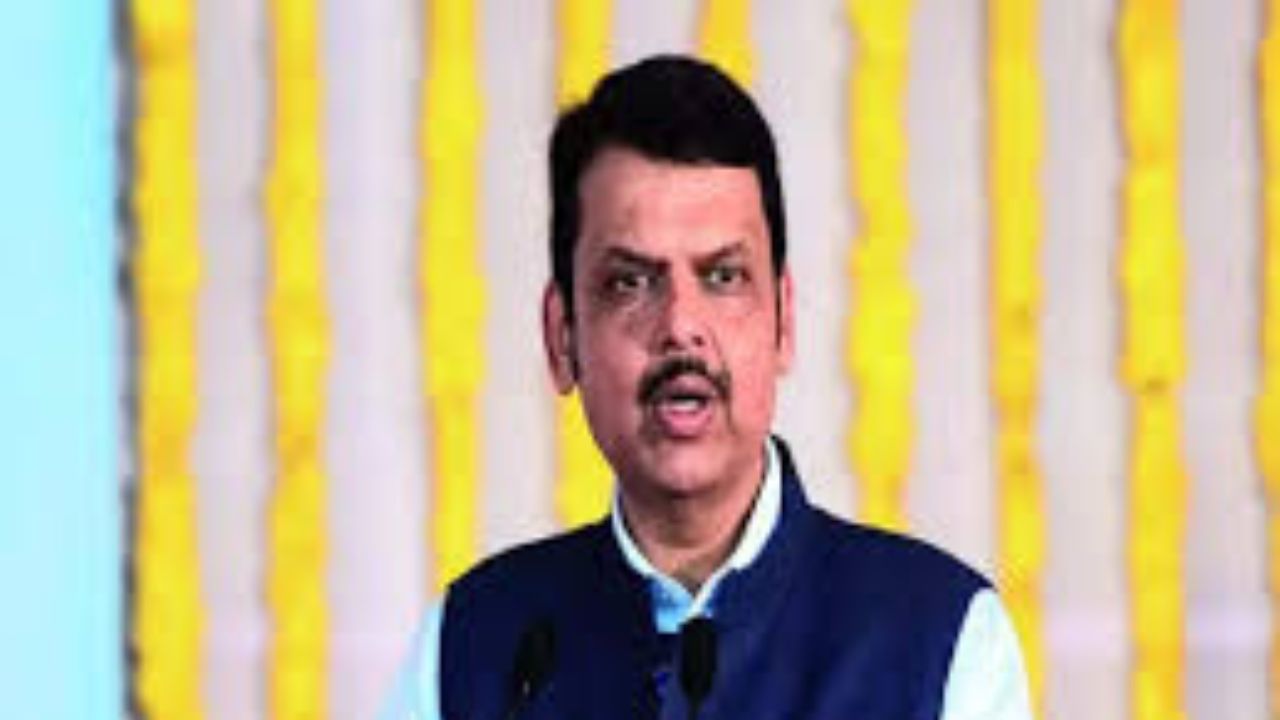 Maharashtra CM Fadnavis Pledges Continuation of Infrastructure Projects, Differentiates from Uddhav Thackeray