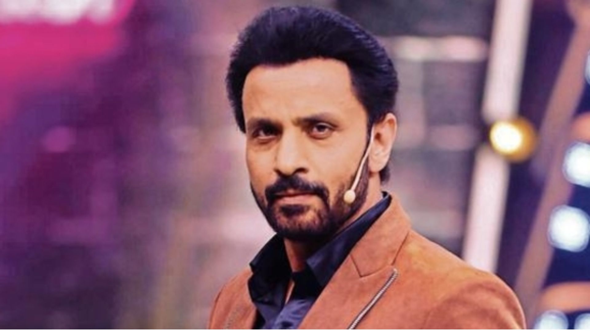 Rajiv Thakur Insists on 5-Star Stays, Business Class Flights Even for Free Performances