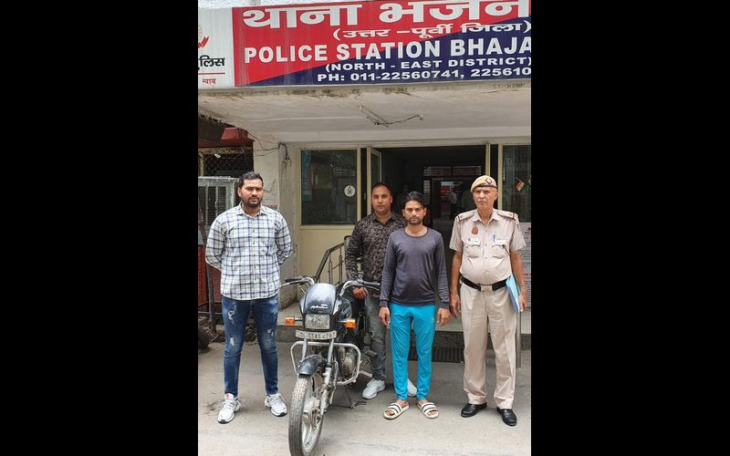 North East Team of Bhajanpura Police arrests a Criminal involved in Multiple Robbery Cases, Recovers Button Actuated Knife and a Stolen Motorcycle