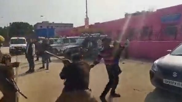 UP: Police brutality in Kanpur, man with child in his arms beaten with sticks
