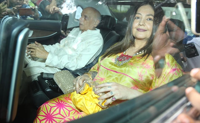 Ranbir-Alia Wedding Live: Mehendi on the hands of bride Alia; Sangeet ceremony to be held in the night