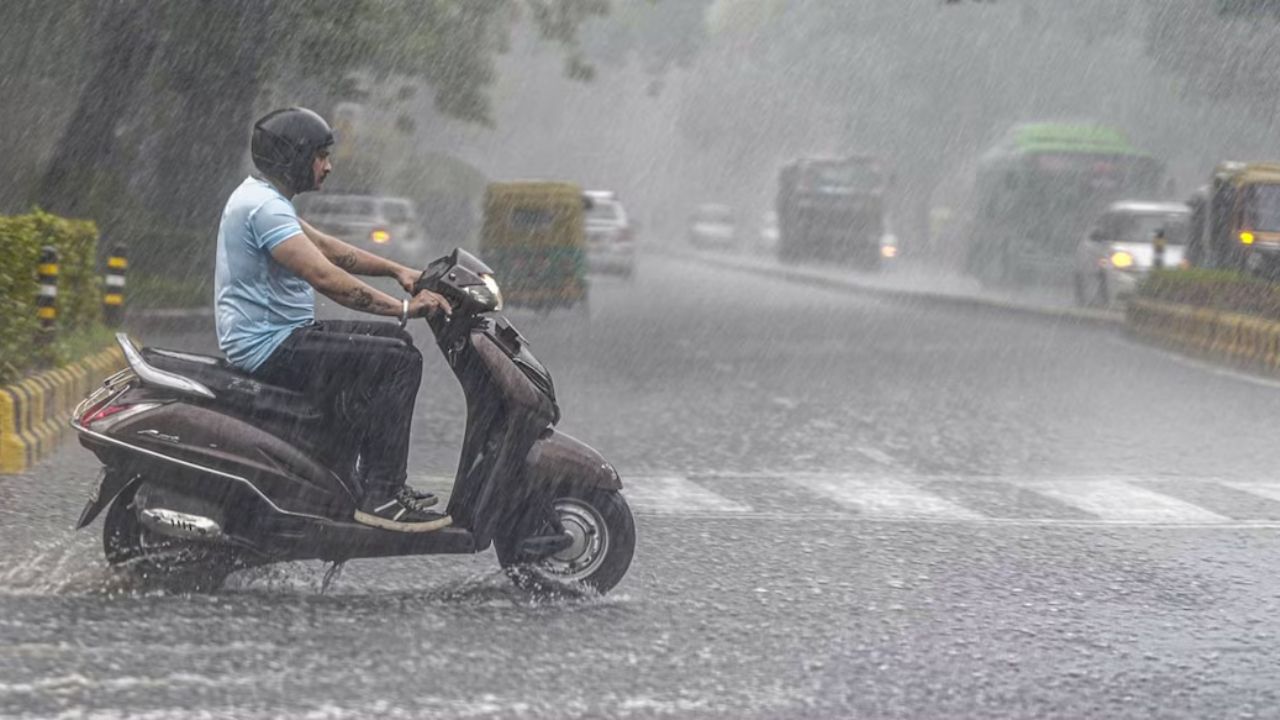 Rain Lashes Delhi-NCR; IMD Issues Yellow Alert Amid Humid Monsoon Spell